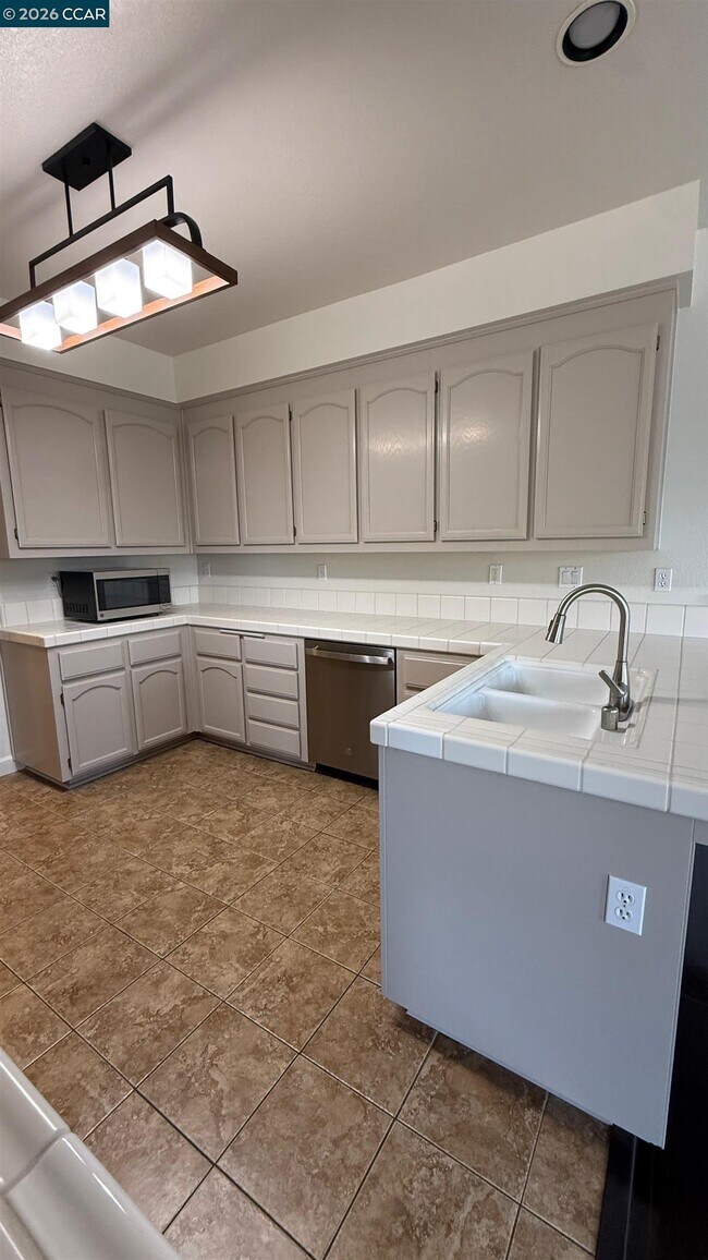 Building Photo - 1398 Shell Ln