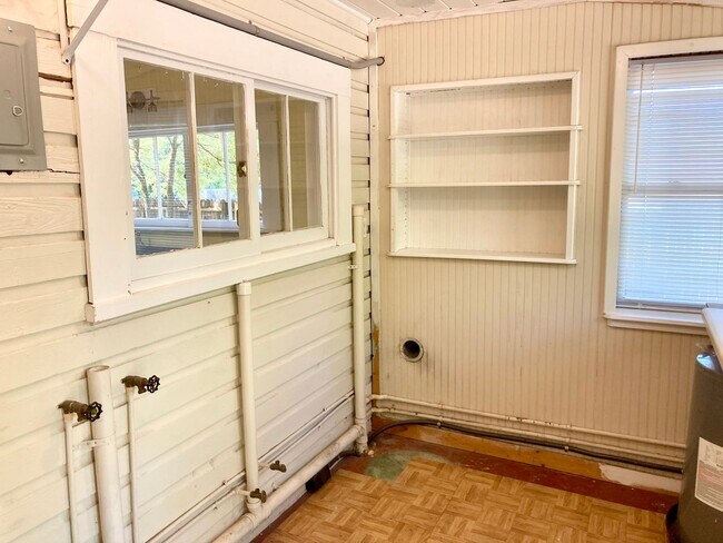 Building Photo - Crystal River Cottage!