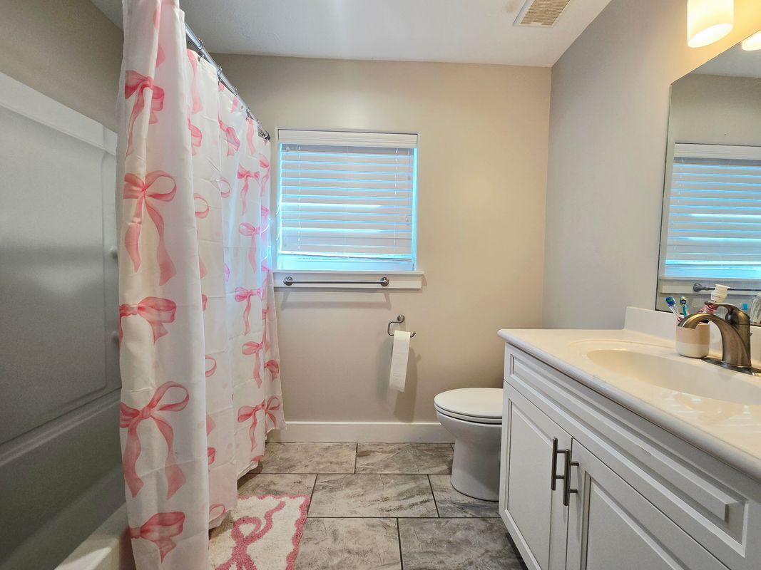 Building Photo - 143 Shallow Reed Dr