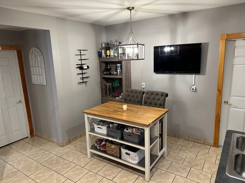 Building Photo - 204 South St