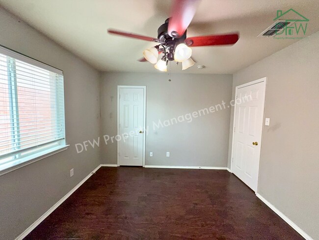 Building Photo - Charming 3 Bed / 2 Bath Home for Lease in Heritage Glen — Fort Worth