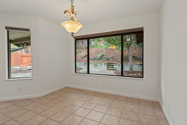 Building Photo - Single-Story El Dorado Hills Home with Vau...