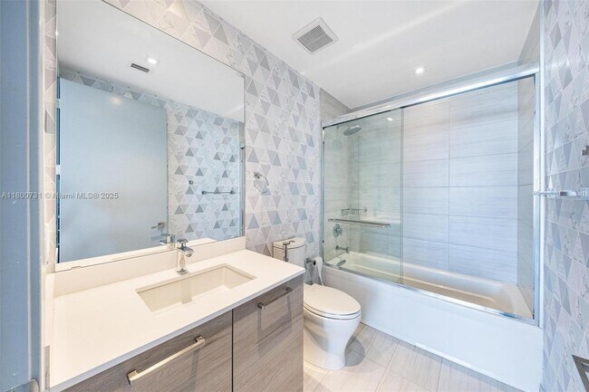 Building Photo - 5500 Island Estates Dr