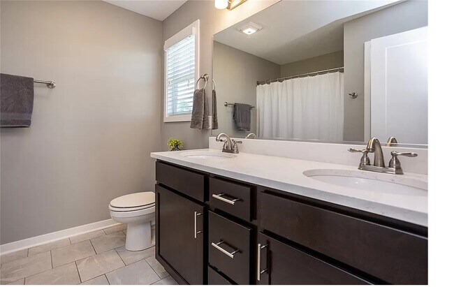 Building Photo - 3509 SE Glen Dr