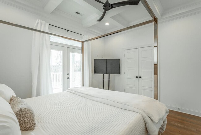 Building Photo - 1494 Madison St