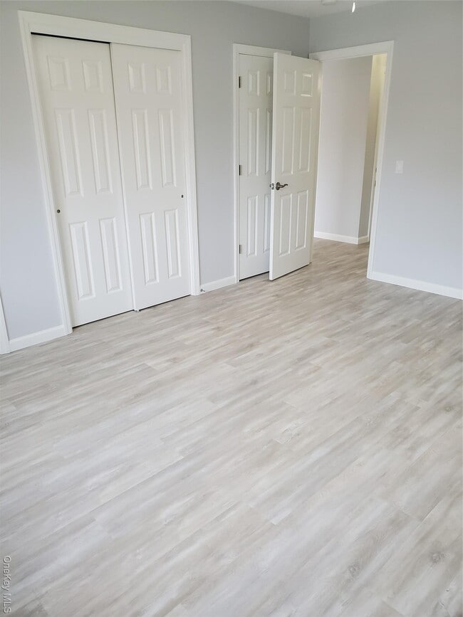 Building Photo - 1879 Crompond Rd