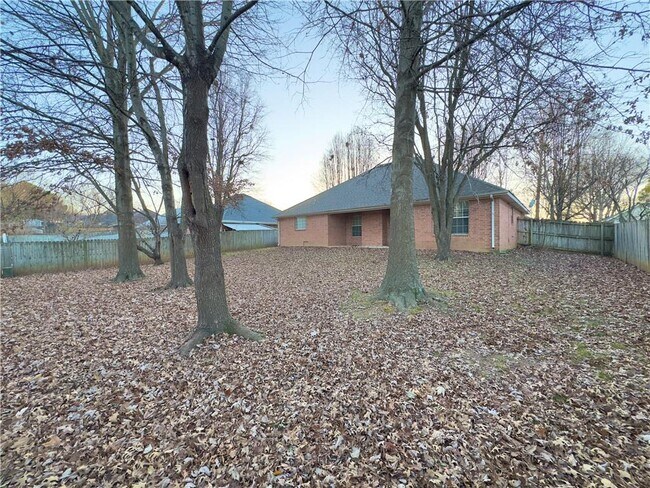 Building Photo - 4901 Roxbury Way