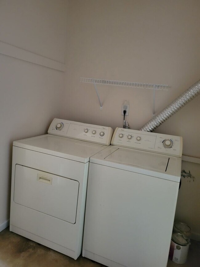 Building Photo - 3 bedroom house in Athens!