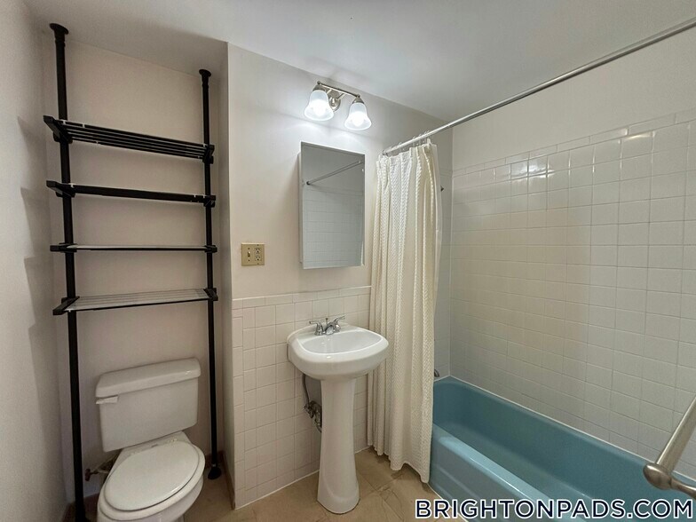 Building Photo - 163 Strathmore Rd