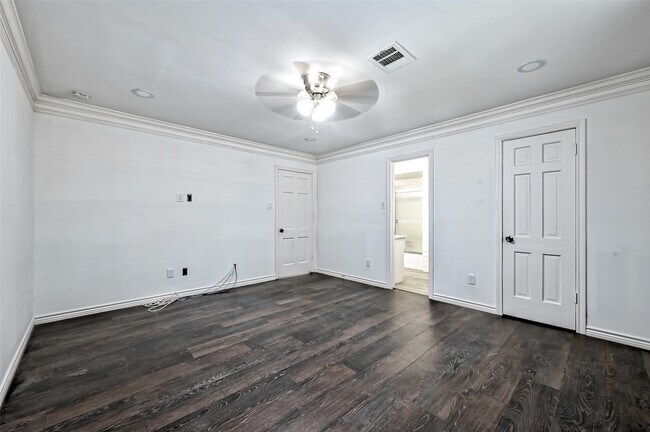 Building Photo - 5319 S Braeswood Blvd