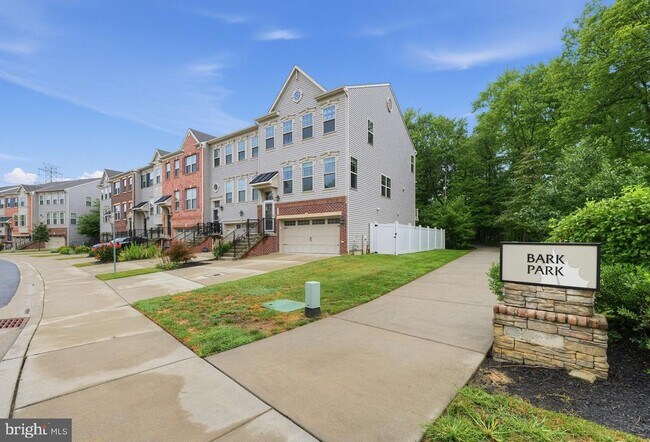Building Photo - 7524 Holly Ridge Dr