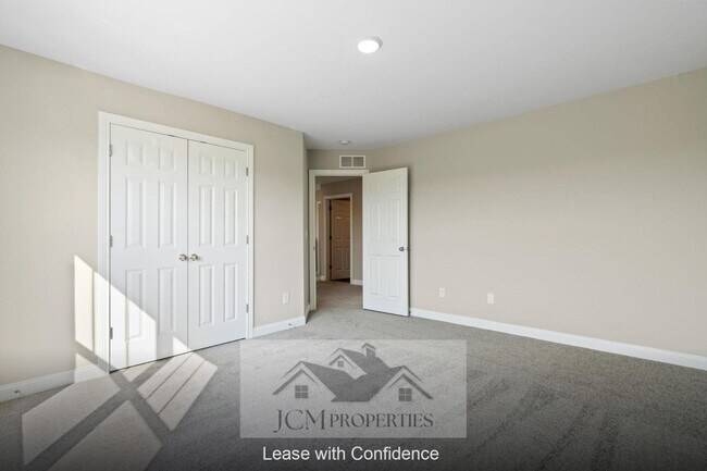 Building Photo - 916 Camden Ct