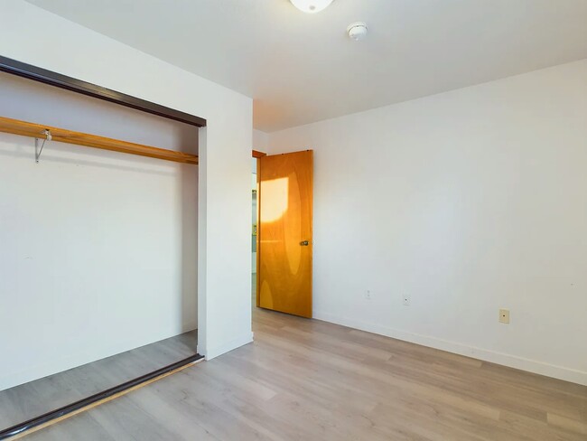 Building Photo - 604 2nd St