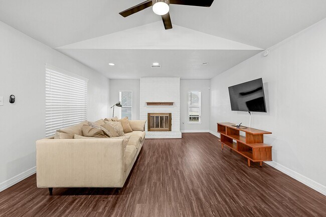 Building Photo - 10822 Bob White Dr