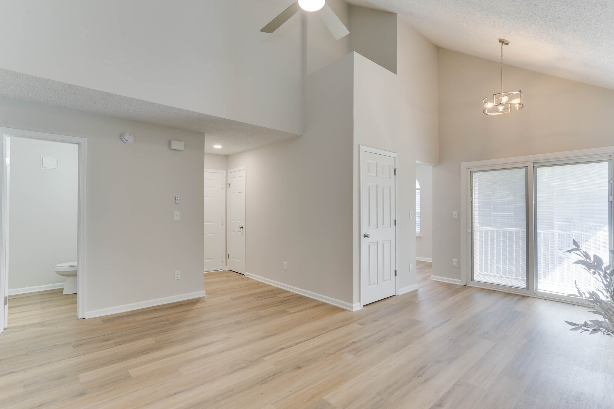 Building Photo - 1553 Penrose Arch