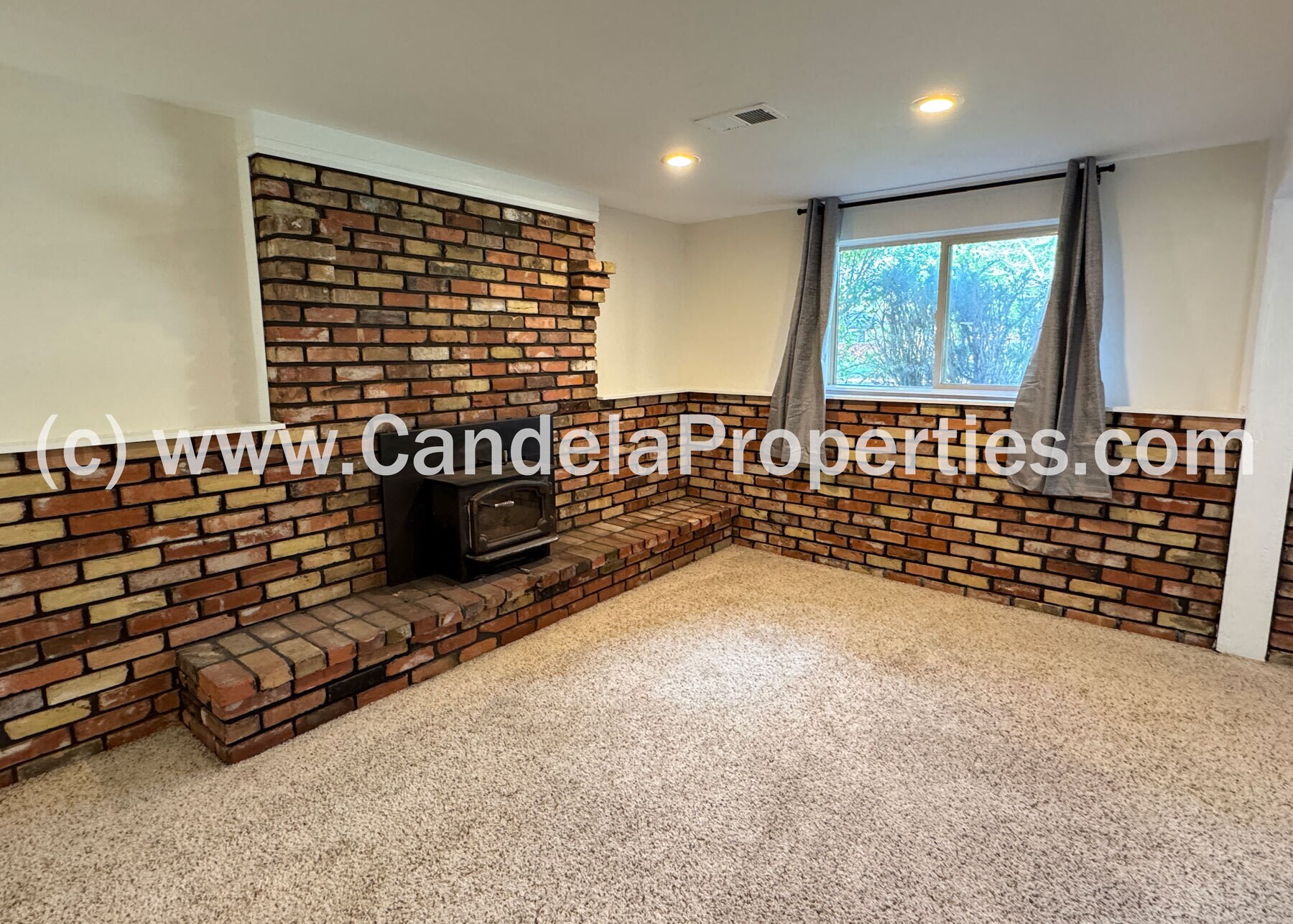 Building Photo - 1021 Adams Dr