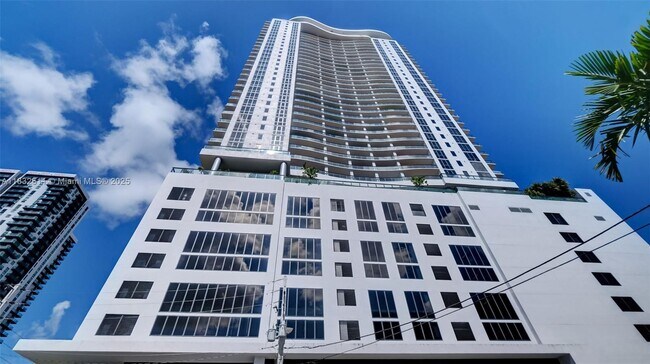 Building Photo - 1600 NE 1st Ave