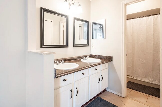 Building Photo - 134 Lakepointe Cir