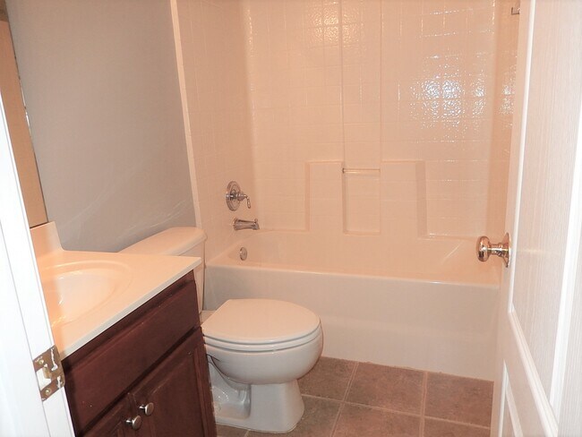 Building Photo - 2927 Imperial Oaks Dr