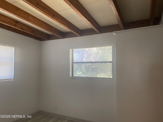 Building Photo - 530 Myra St