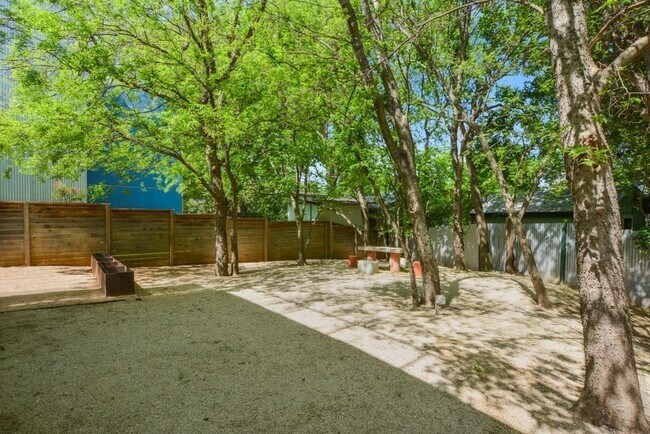 Building Photo - 2410 Bryan St