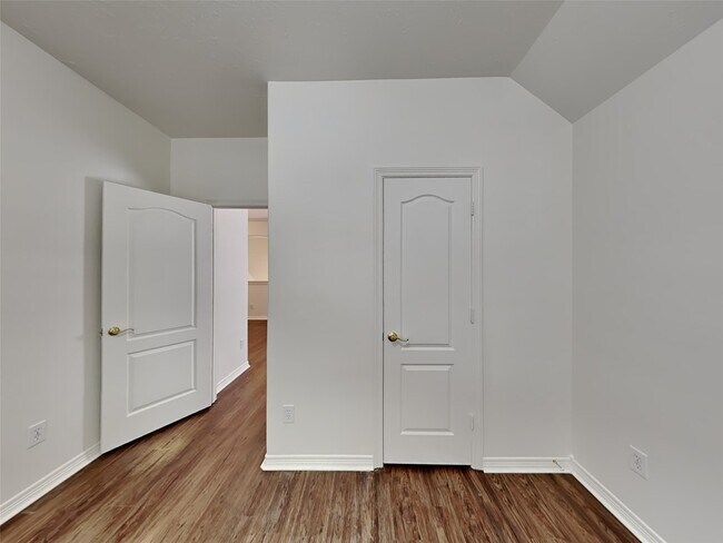 Building Photo - 28726 Hidden Cove Dr