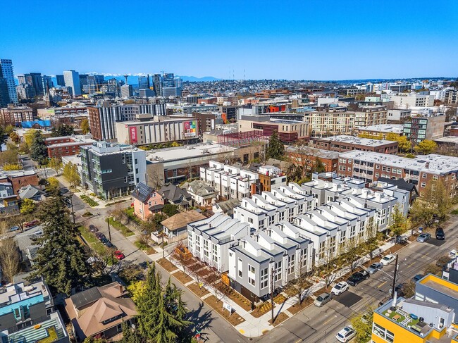 Building Photo - 2bd/1.75ba Seattle Townhome