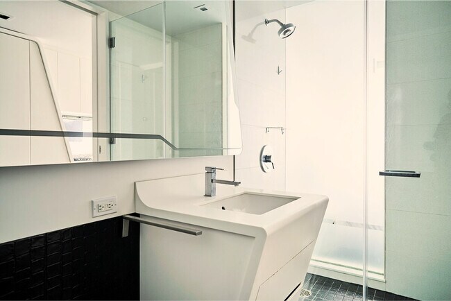 Building Photo - 130 Liberty St