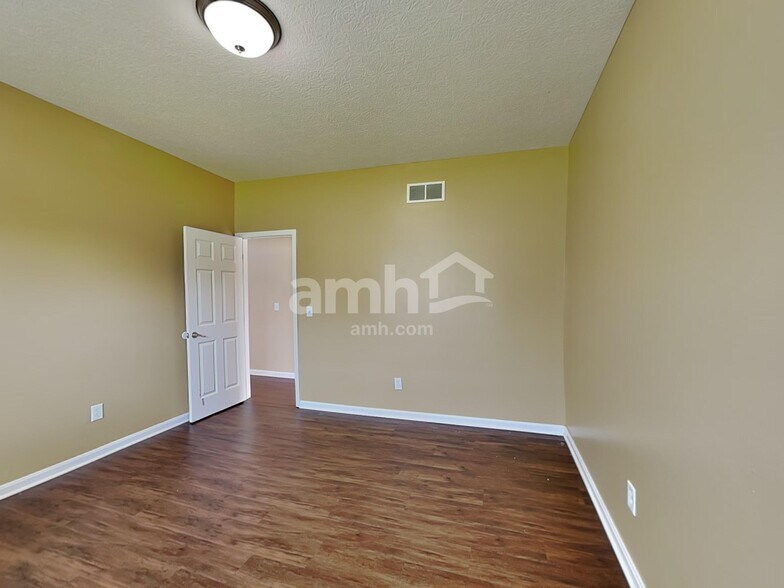 Building Photo - 11225 Santa Barbara Dr