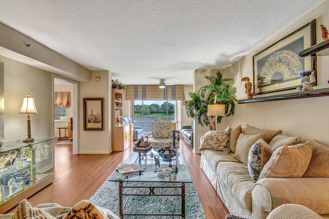Building Photo - 5842 Crystal Shores Dr