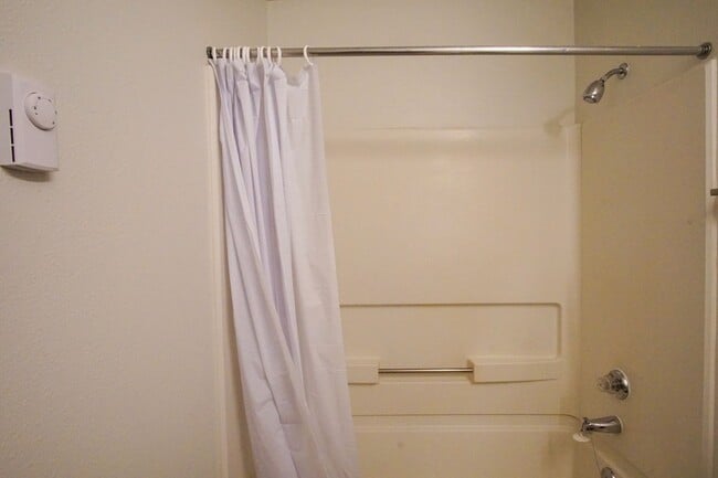 Building Photo - $250 OFF!! Lair Hill-Spacious & Updated 2-...