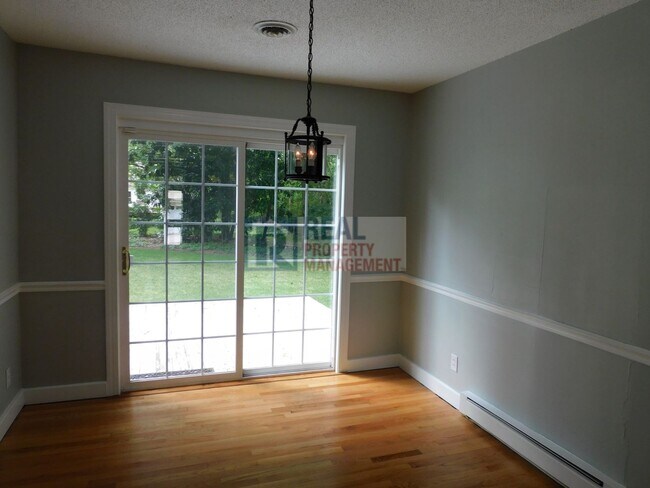 Building Photo - Irving Park Cottage 3BR/1.5BA w/1-Car Gara...