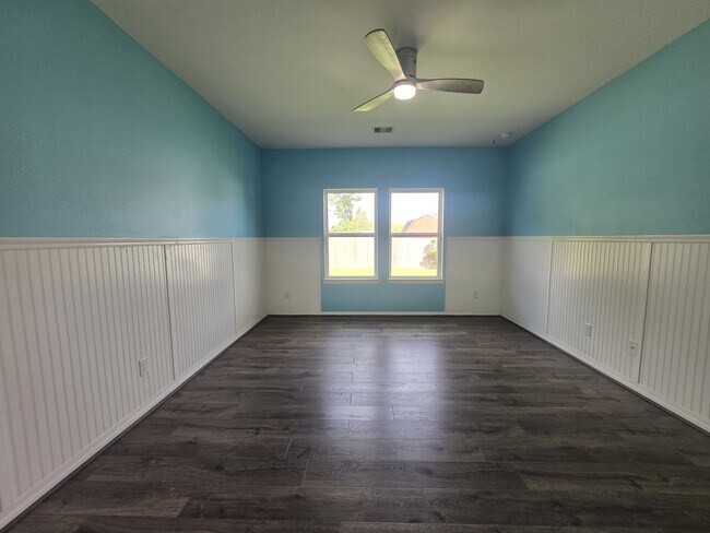 Building Photo - 7318 Parkview Dr