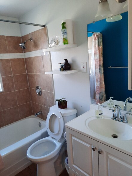 Building Photo - 9 9th St S