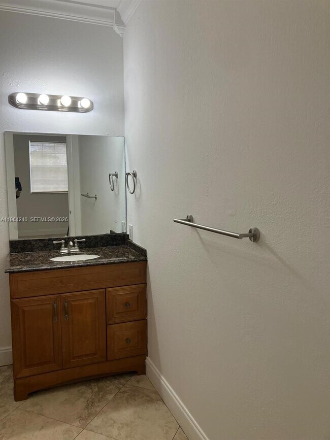 Building Photo - 620 Cypress Club Way