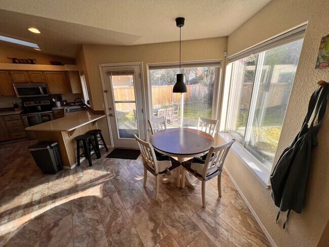 Building Photo - 4412 Ingleside Dr SE