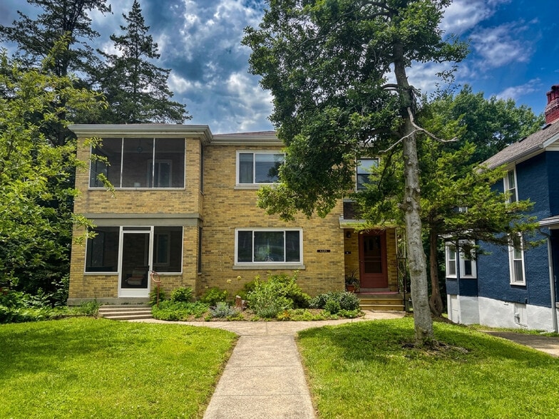 Building Photo - 6035 Oakwood Ave