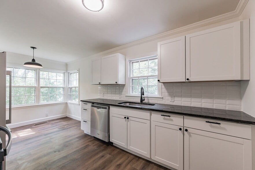 Building Photo - 2264 Red Mountain Terrace S