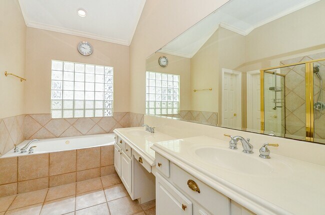 Building Photo - 5208 Blossom St