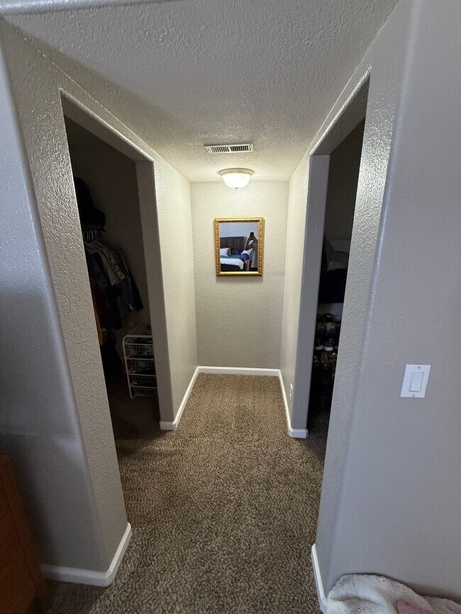 Building Photo - Spacious Two-Story 3 Bedroom, 1.5 Bath Tow...