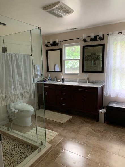 Master Bathroom - 7413 Skyline Dr