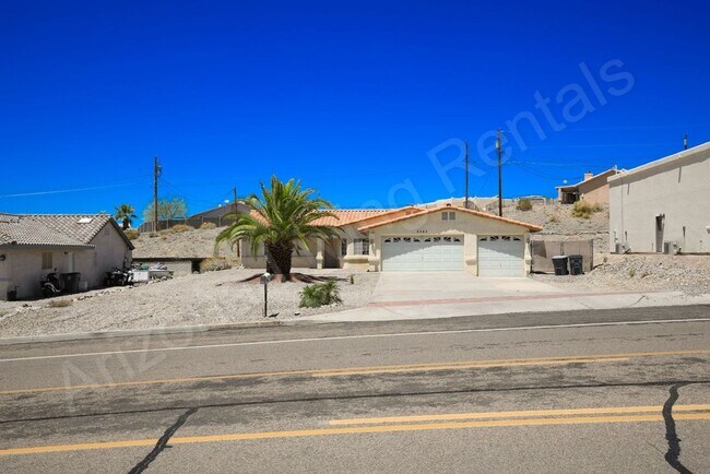 Building Photo - THREE CAR POOL HOME