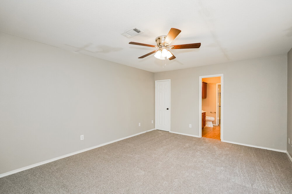 Building Photo - 5828 Ridge Lake Dr