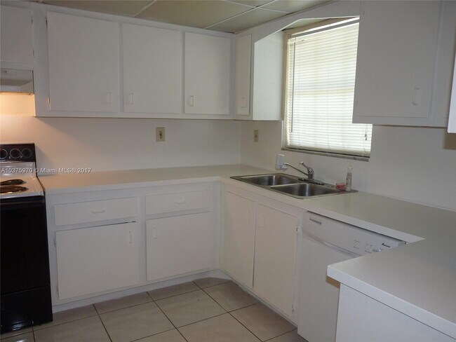 Building Photo - 3100 Coral Springs Dr