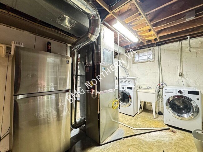 Building Photo - 6413 Berkshire Dr