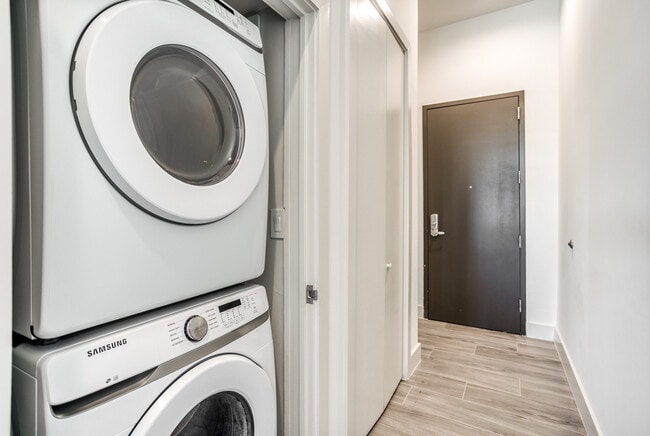 Building Photo - 1100 Peters Street