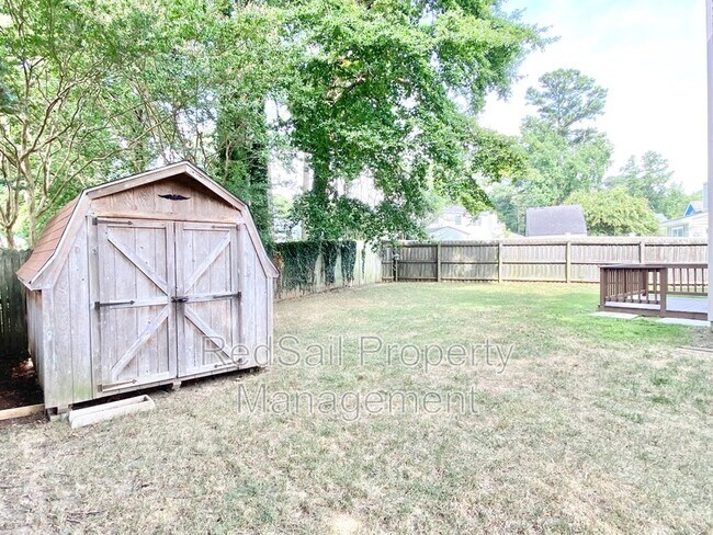 Building Photo - 926 Woodcreek Dr