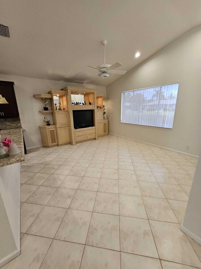 Building Photo - 7835 NW 78th Ave