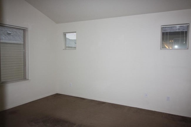 Building Photo - 13102 NE 26th St