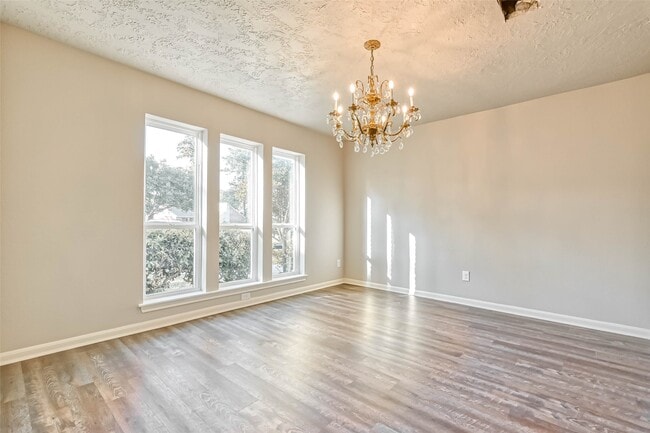 Building Photo - 3615 Highfalls Dr